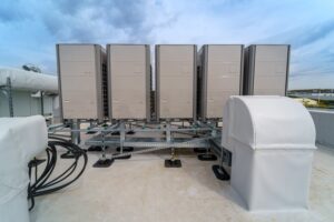 Jak efektywnie wykorzystać magazyny energii w instalacjach fotowoltaicznych