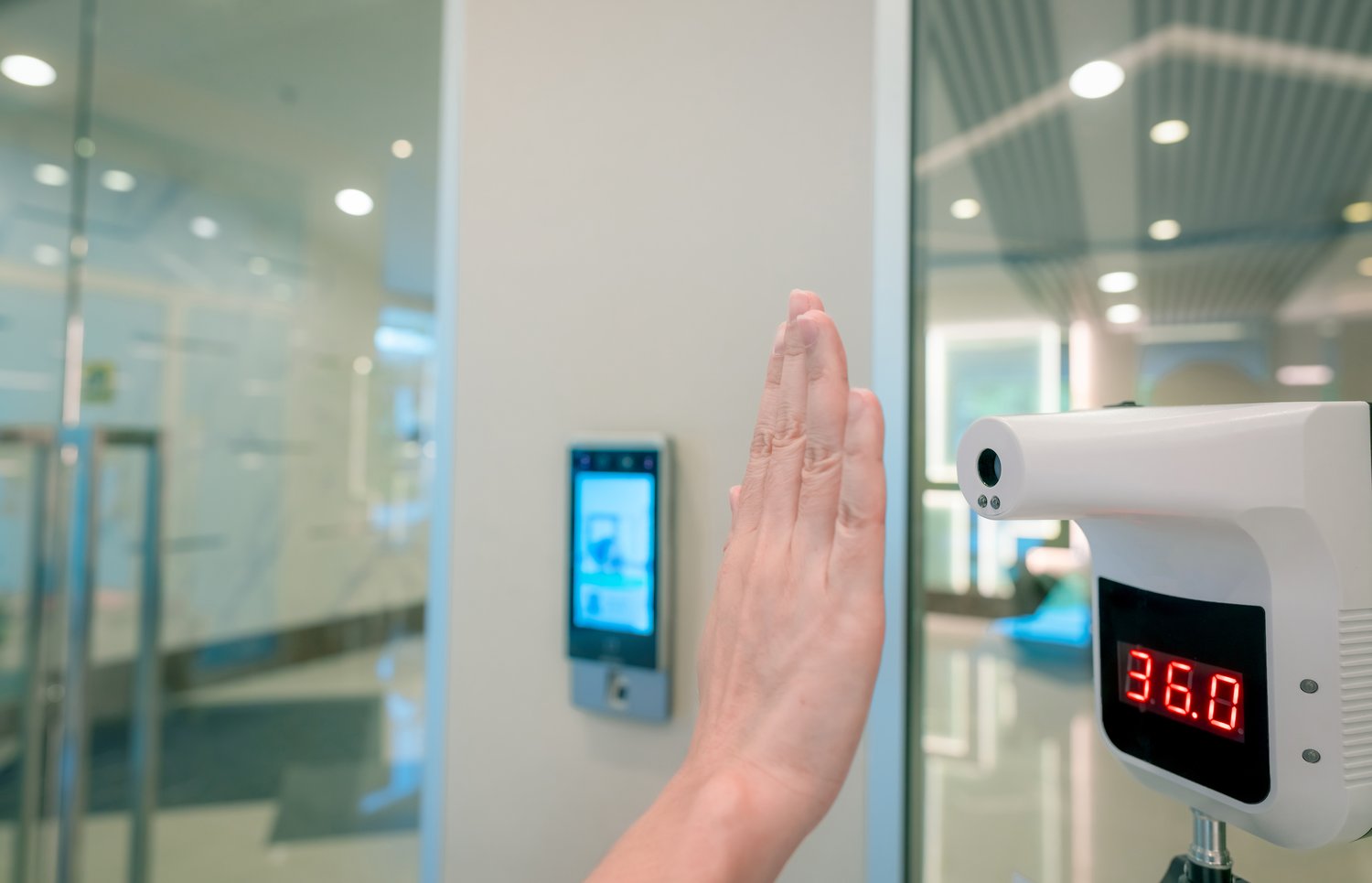 Dlaczego system kontroli dostępu traci połączenie z czytnikami?