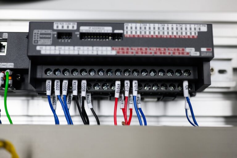 Dlaczego system sterowania oświetleniem DALI traci synchronizację?