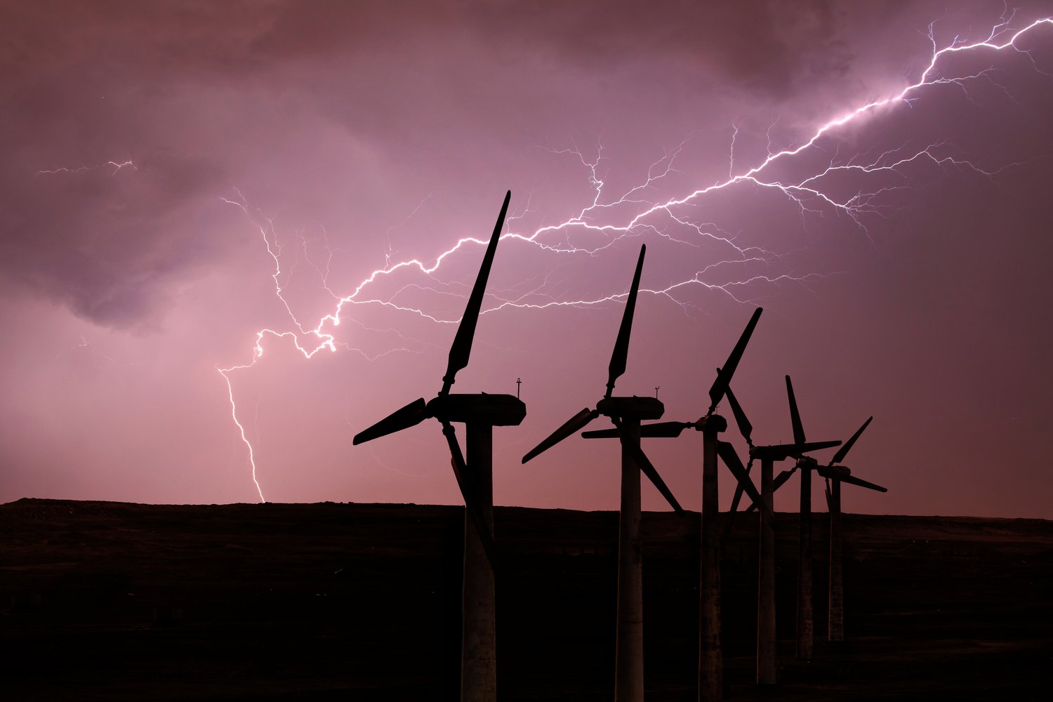 Problem z działaniem systemu zabezpieczenia przed przepięciami atmosferycznymi