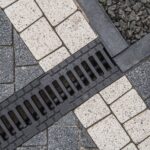 Efektywne zarządzanie wodą deszczową w nowoczesnych systemach rynnowych