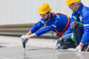 Profesjonalne uszczelnianie dachu – wybór najlepszych materiałów i metod