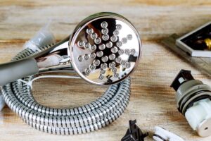 Kiedy należy wymienić wężyk prysznicowy – oznaki zużycia