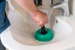 Wymiana uszczelki pod muszlą klozetową – poradnik dla majsterkowicza