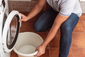 Co zrobić gdy spłuczka podtynkowa przecieka?