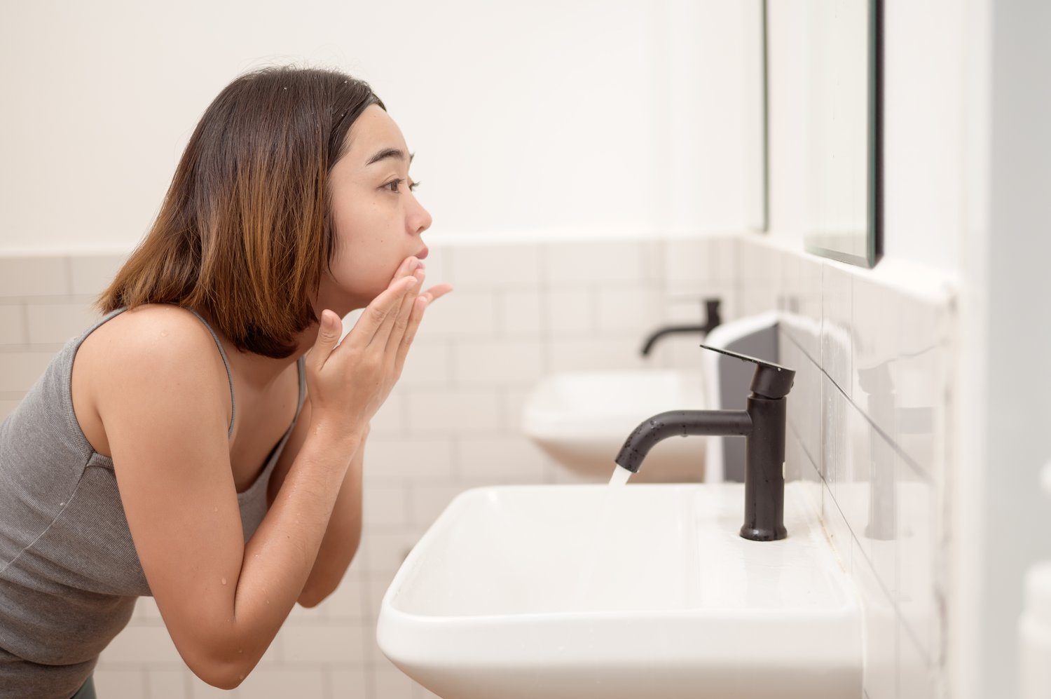 Dlaczego woda ma nieprzyjemny zapach? Diagnostyka i rozwiązania