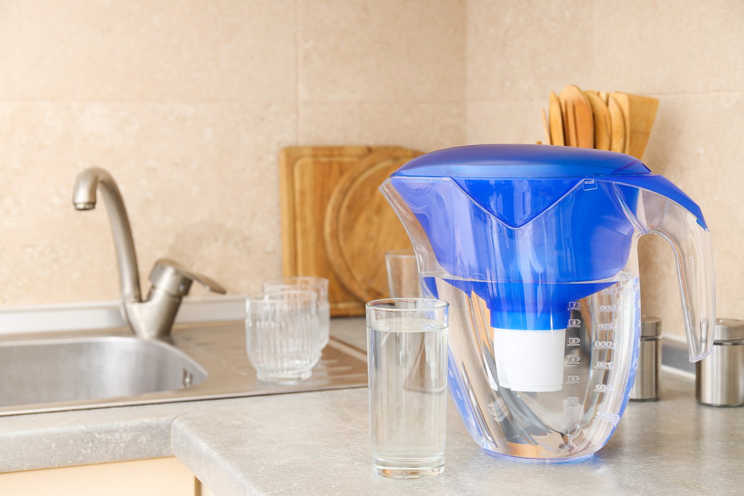 Jak wybrać najlepsze filtry do wody i wyposażenie kuchni