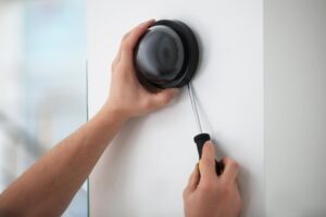 Jak wymienić dzwonek do drzwi na nowy model