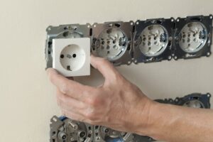 Jak zamontować gniazdko elektryczne w płycie kartonowo-gipsowej