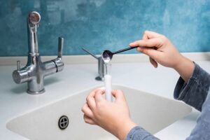 Co powoduje brak wody tylko w jednym kranie w domu