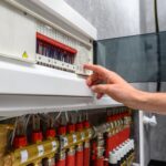 Co powoduje przebijanie wyłącznika różnicowoprądowego? Najczęstsze usterki