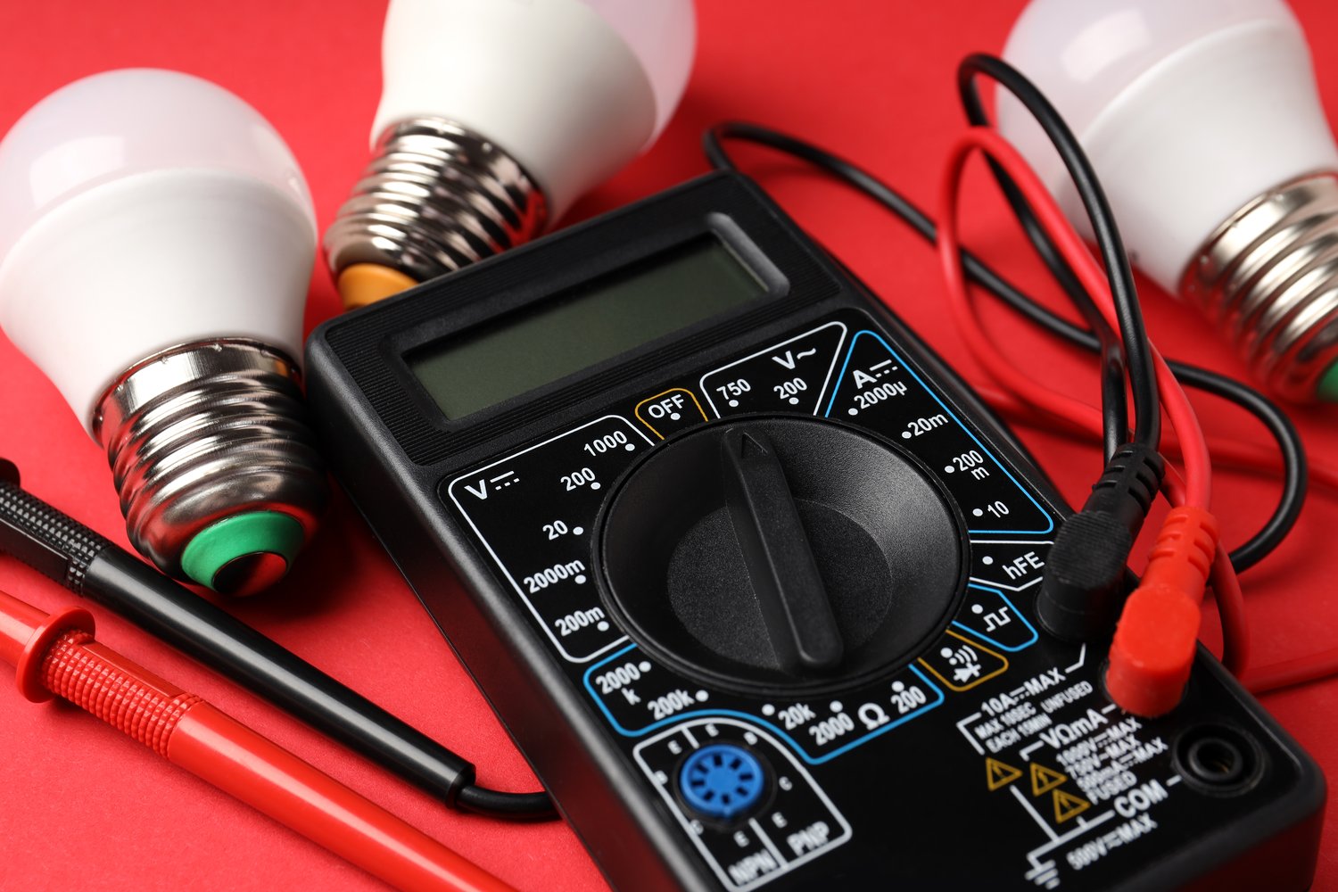 Co powoduje spadki napięcia w instalacji domowej? Analiza problemów