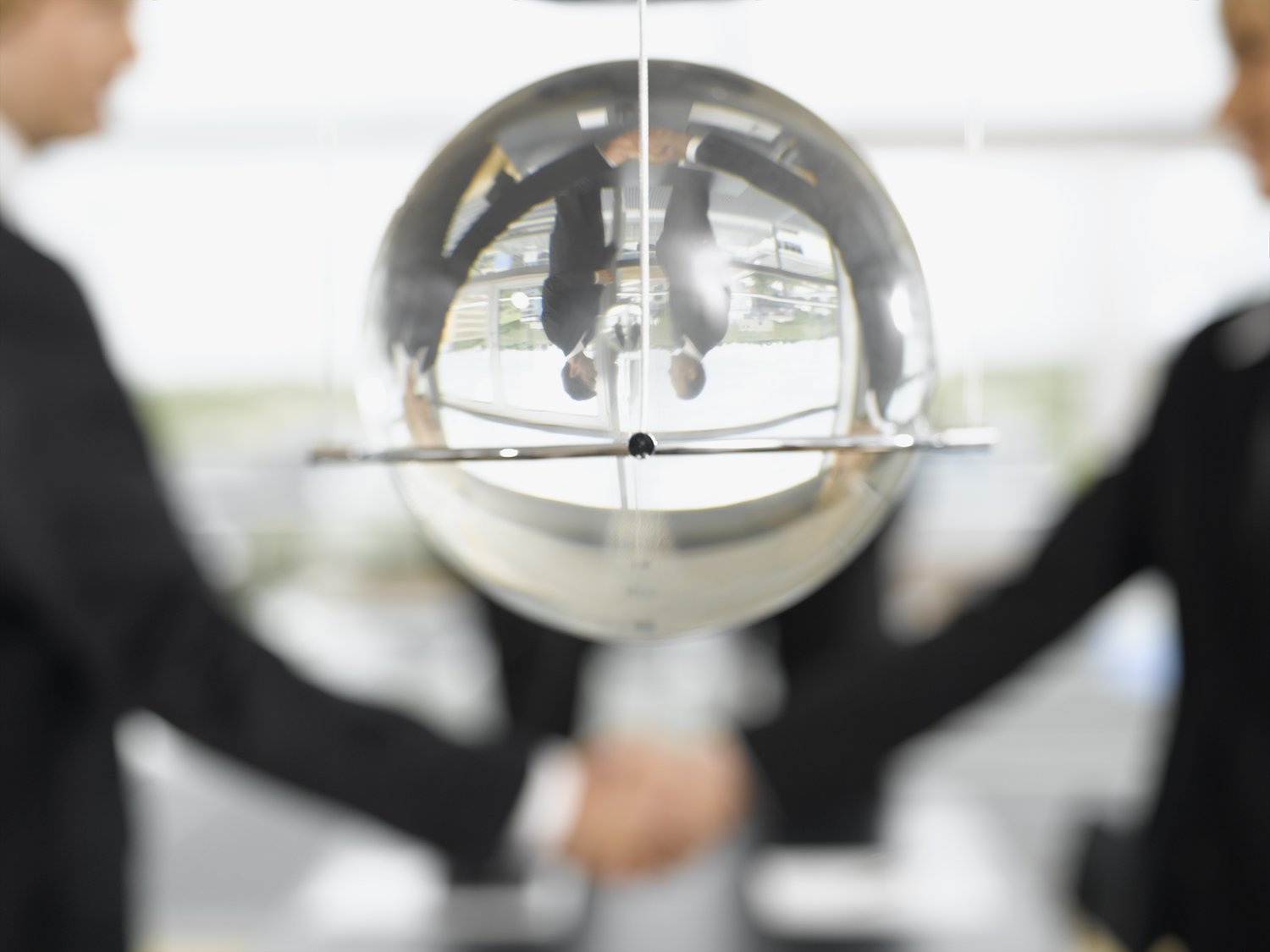 Dlaczego halogen w suficie podwieszanym często się przepala