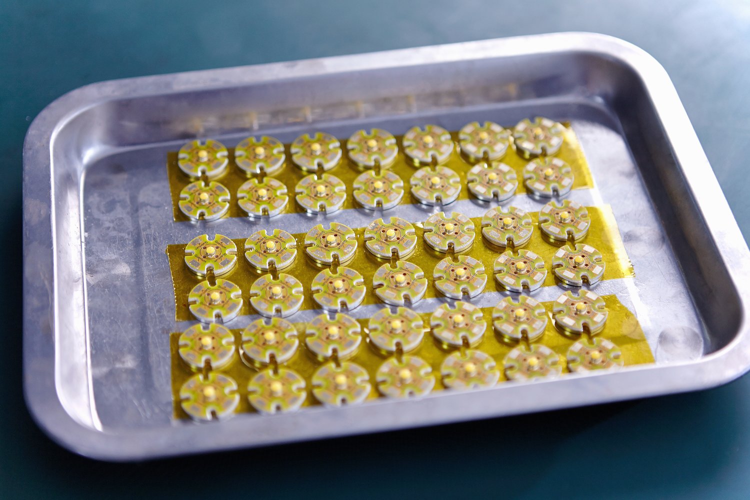 Dlaczego oświetlenie LED żółknie po krótkim czasie użytkowania