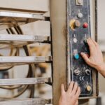 Dlaczego prąd wyłącza się po podłączeniu mikrofalówki