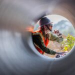 Dlaczego woda bulgocze w rurach podczas spuszczania pralki