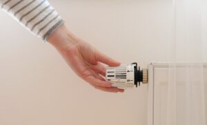 Jak naprawić kapający zawór grzejnikowy bez wzywania hydraulika