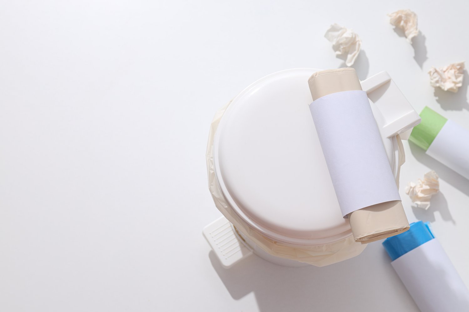 Jak rozpoznać uszkodzony zawór spustowy w spłuczce kompaktowej