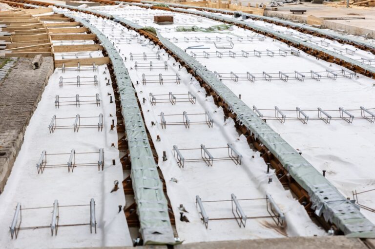 Podcisnieniowe odwodnienie dachów płaskich zapewnia skuteczną ochronę budynków