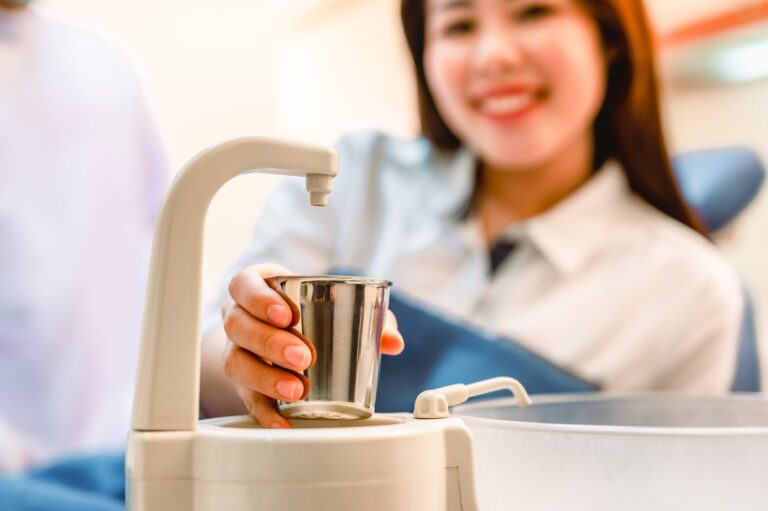 Co powoduje dziwny smak wody z baterii kuchennej? Analiza i rozwiązania