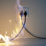 Co powoduje iskrzenie w gniazdku elektrycznym? Diagnostyka i bezpieczeństwo