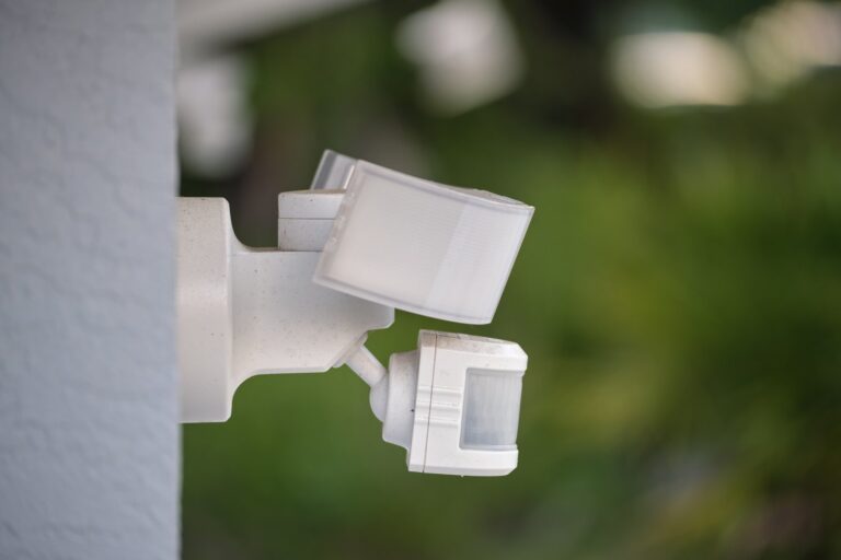 Co zrobić gdy czujnik ruchu reaguje bez powodu? Regulacja czułości urządzenia