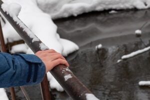 Dlaczego instalacja wodna straciła ciśnienie po zamrożeniu? Skutki mrozów