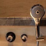 Dlaczego woda w prysznicu nagle robi się zimna? Diagnostyka problemów