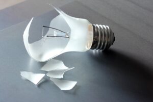 Jak rozpoznać przepaloną diodę w oprawie LED? Symptomy uszkodzenia