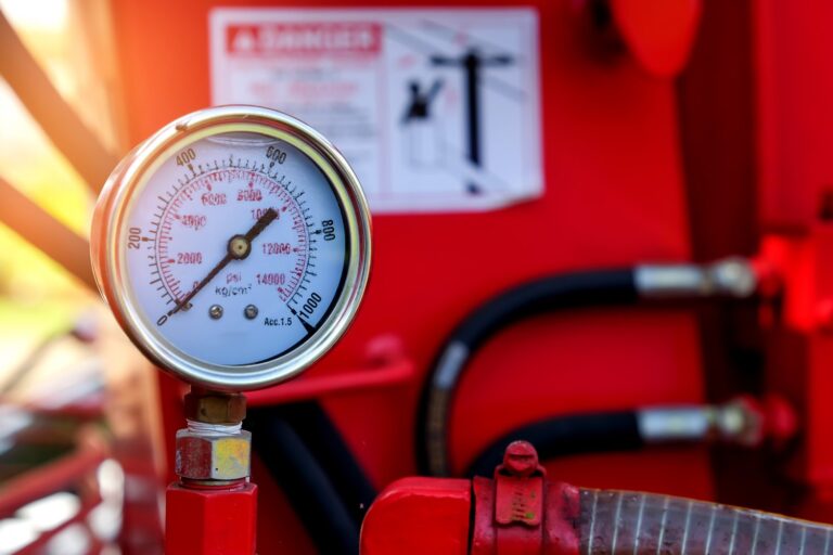 Jak sprawdzić czy hydrofor ma prawidłowe ciśnienie? Metody kontroli