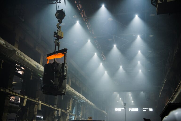 Jak wybrać najlepsze oprawy przemysłowe LED dla Twojego obiektu