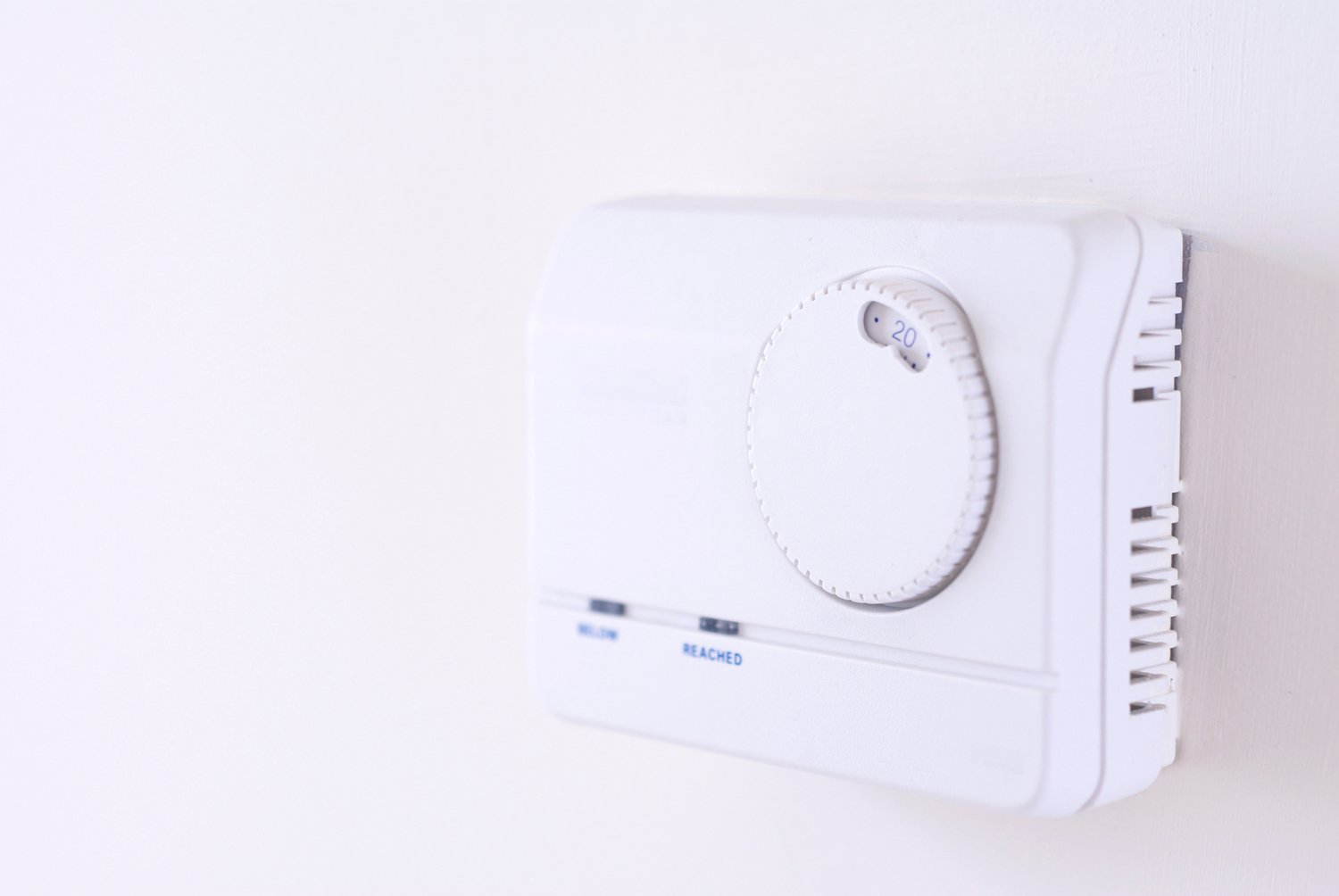 Dlaczego bojler wyłącza się przed osiągnięciem zadanej temperatury? Analiza termostatu