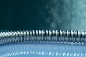 Jak sprawdzić czy wężyk natryskowy wymaga wymiany? Kontrola uszkodzeń