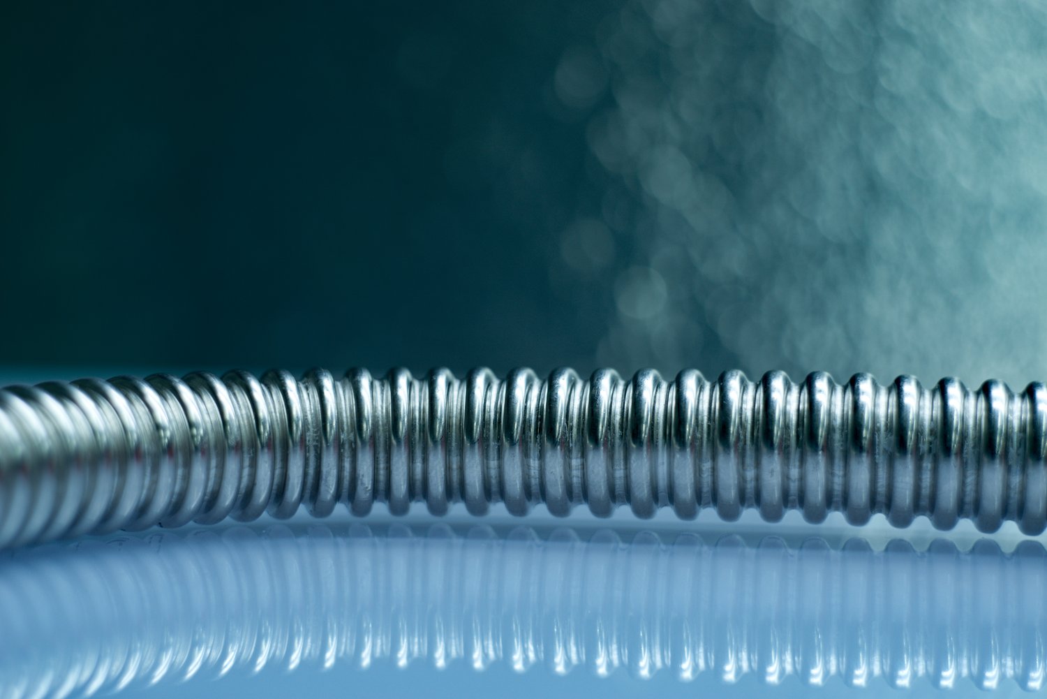 Jak sprawdzić czy wężyk natryskowy wymaga wymiany? Kontrola uszkodzeń