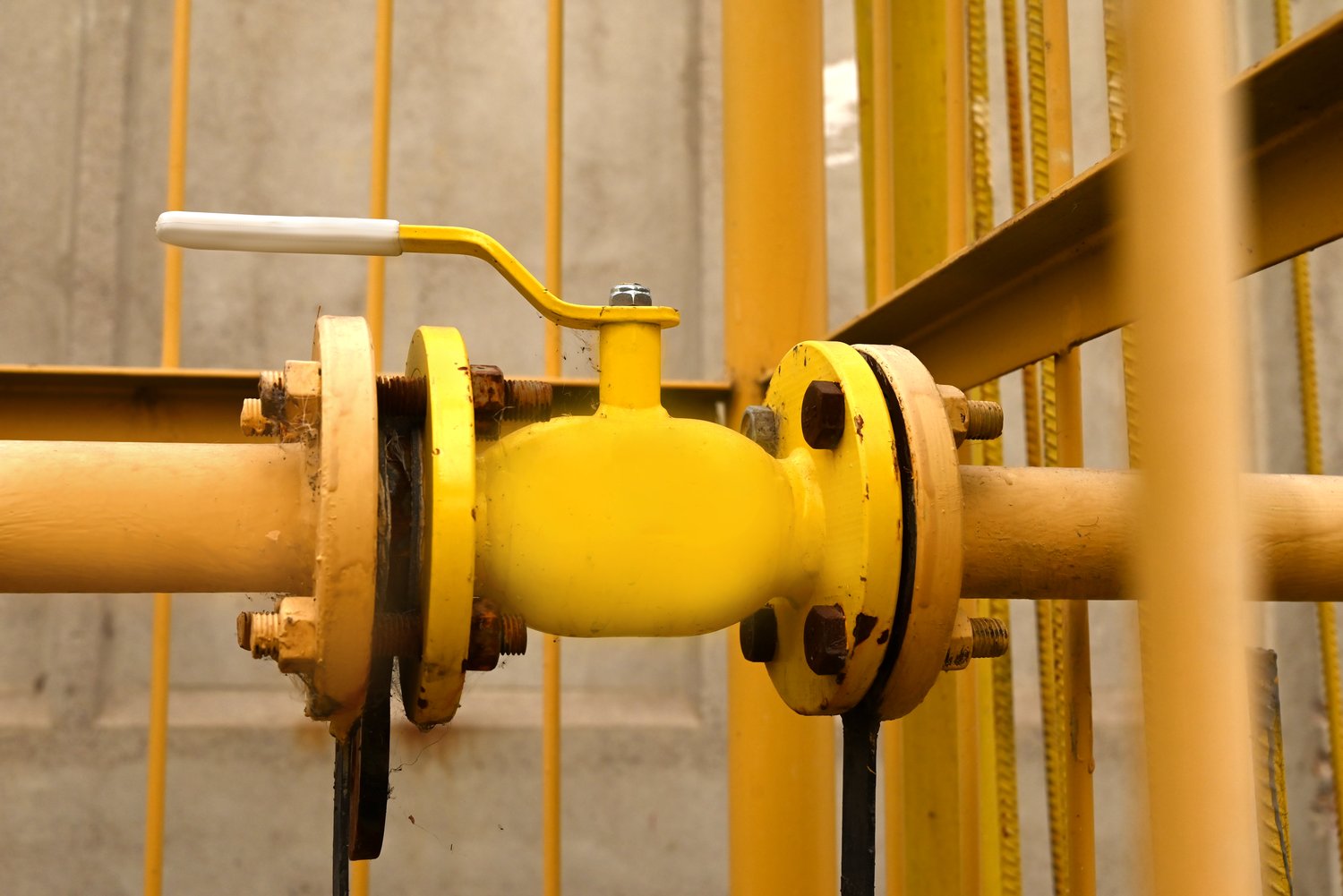 Jak sprawdzić czy zawór kulowy jest uszkodzony? Testy sprawności